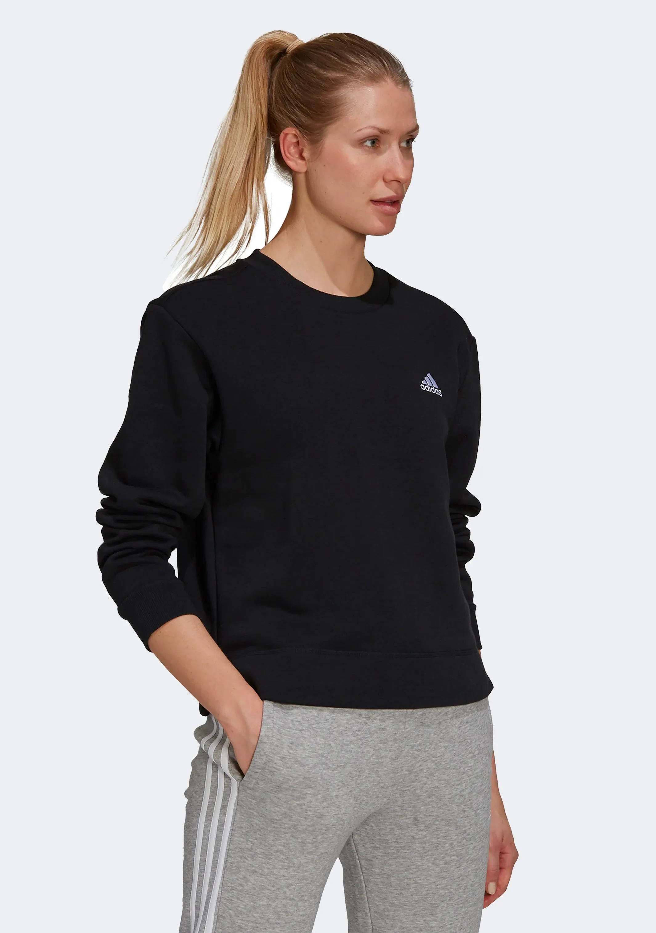 Adidas Damen Essentials Sweatshirt mit kleinem Logo und Crop-Schnitt