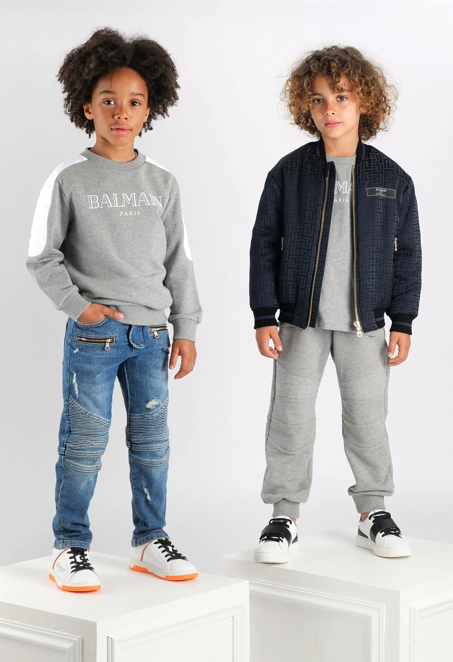 Balmain Boys Logo Sweatshirt in Grau