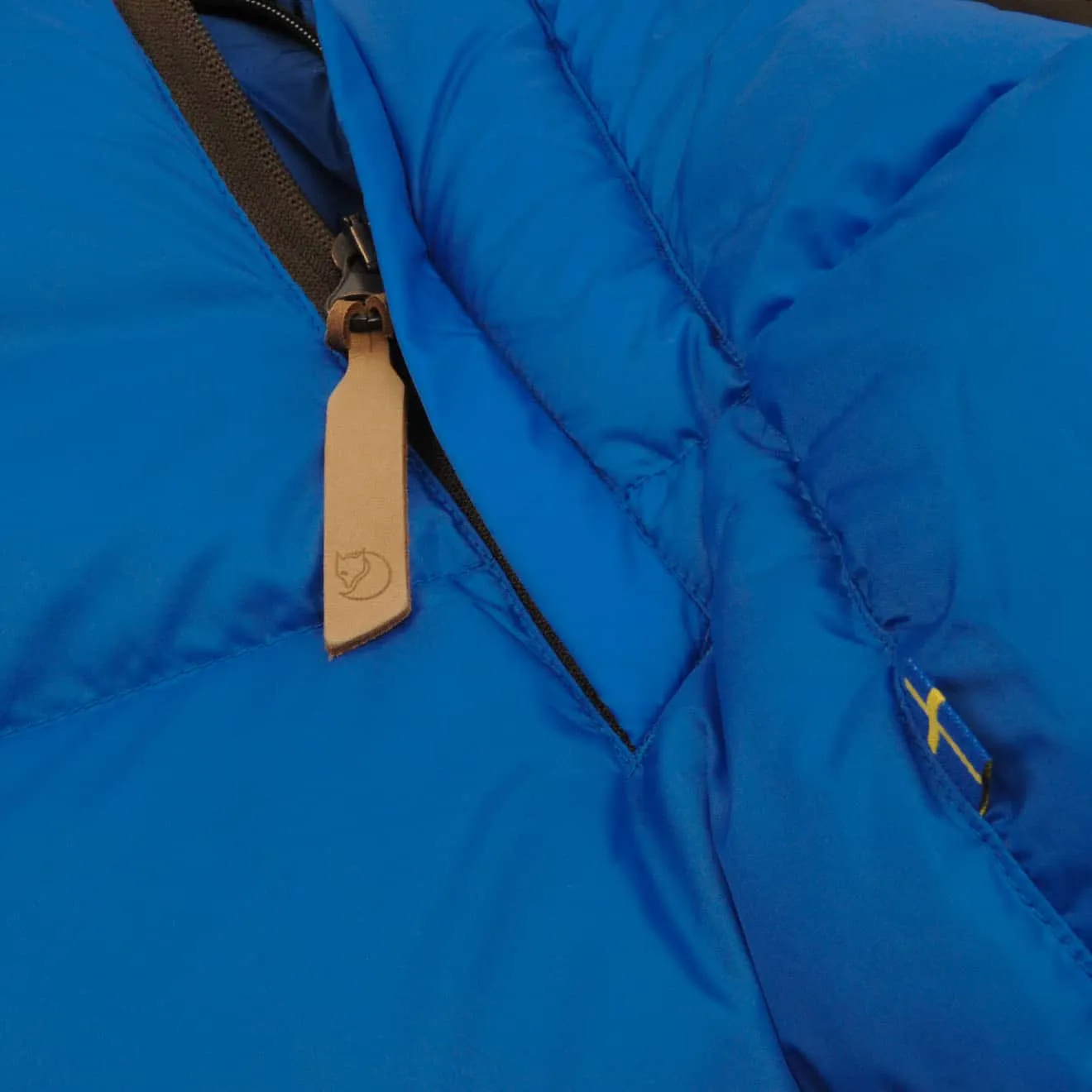 Fjallraven Daunenjacke Nr. 16 Dunkeloliv