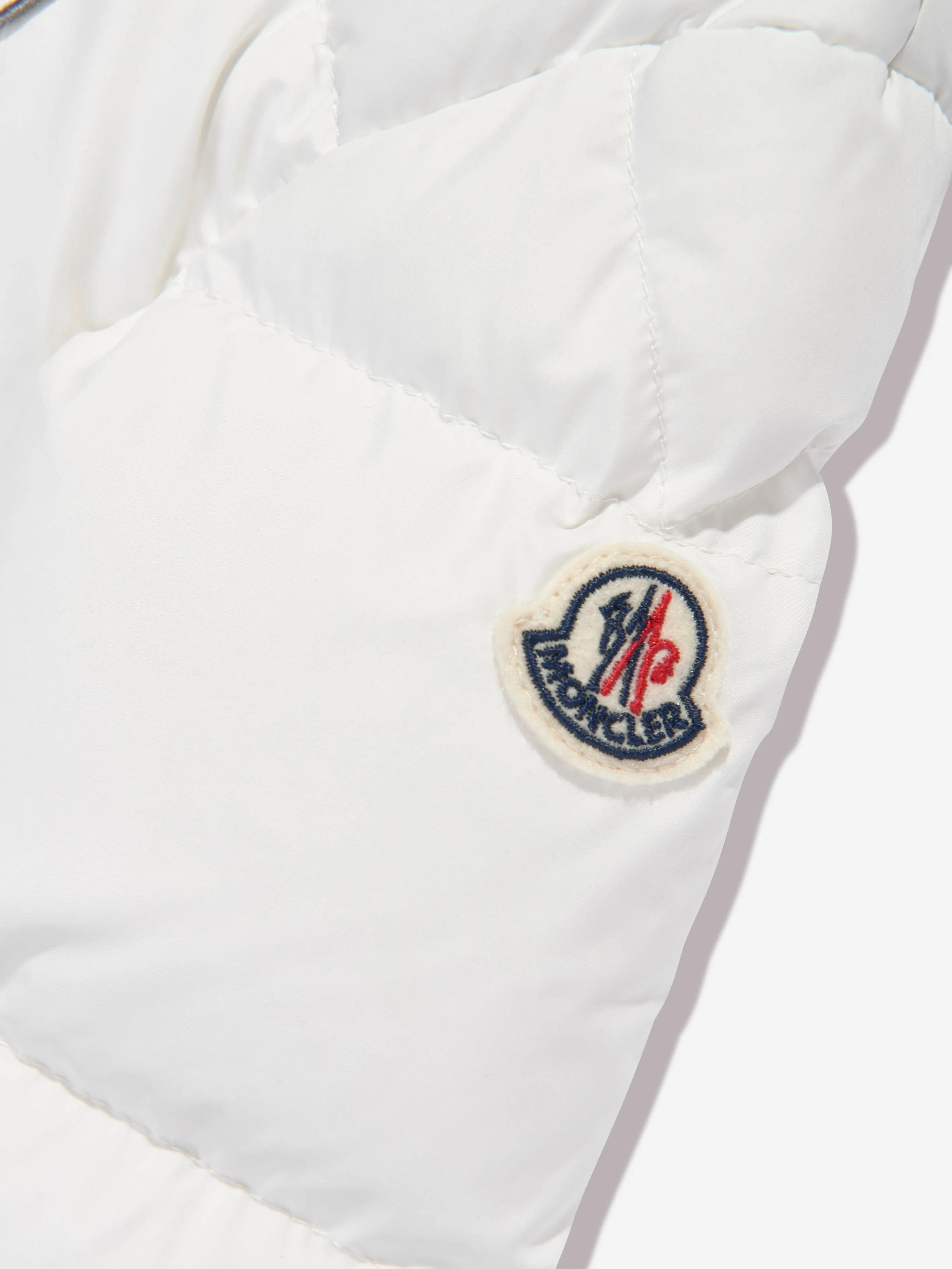 Moncler Enfant Baby Daunengefütterte Sanyu Jacke in Weiß