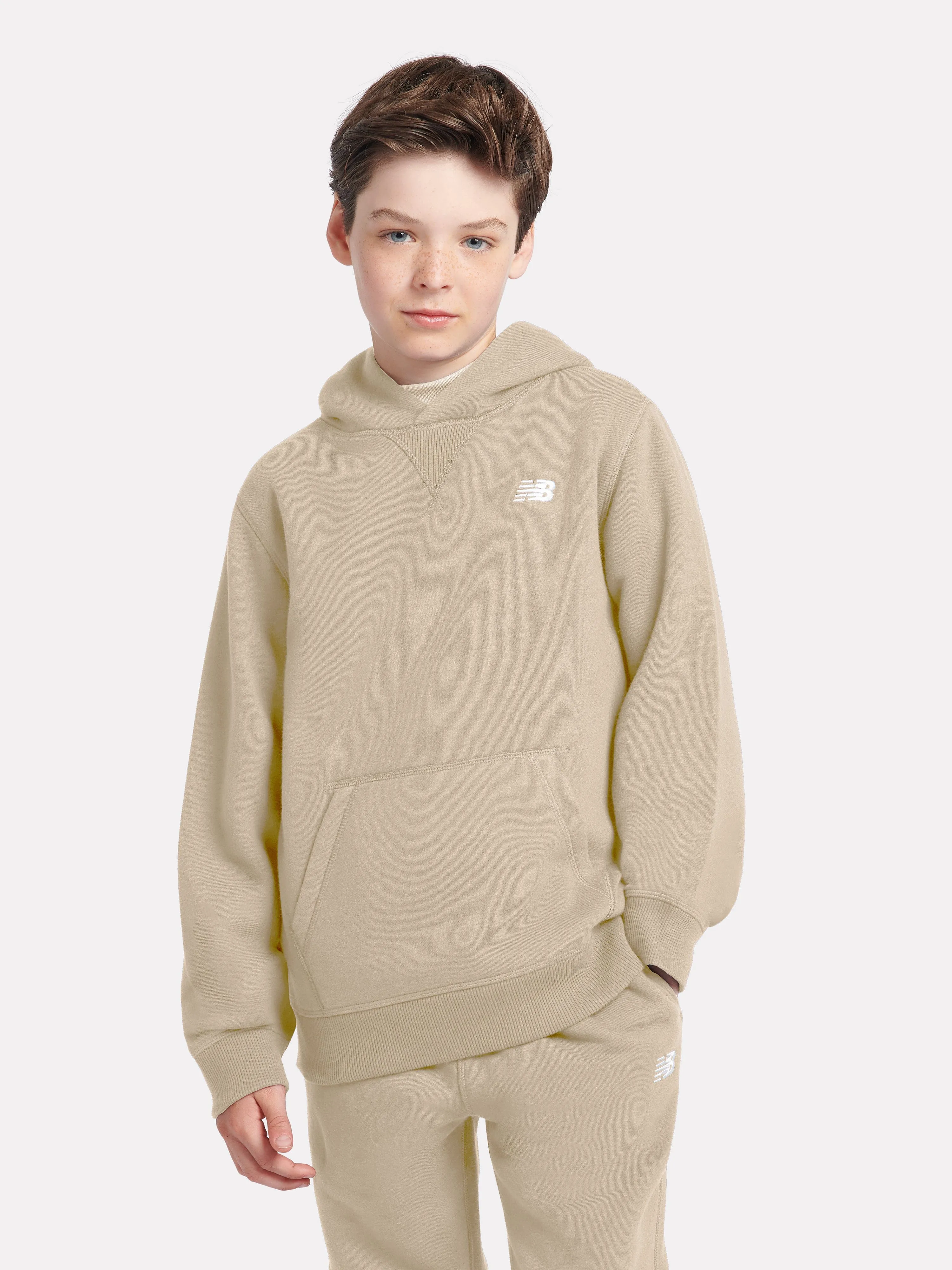 New Balance Jungen Brush Back Kapuzenpullover mit kleinem Logo in Beige