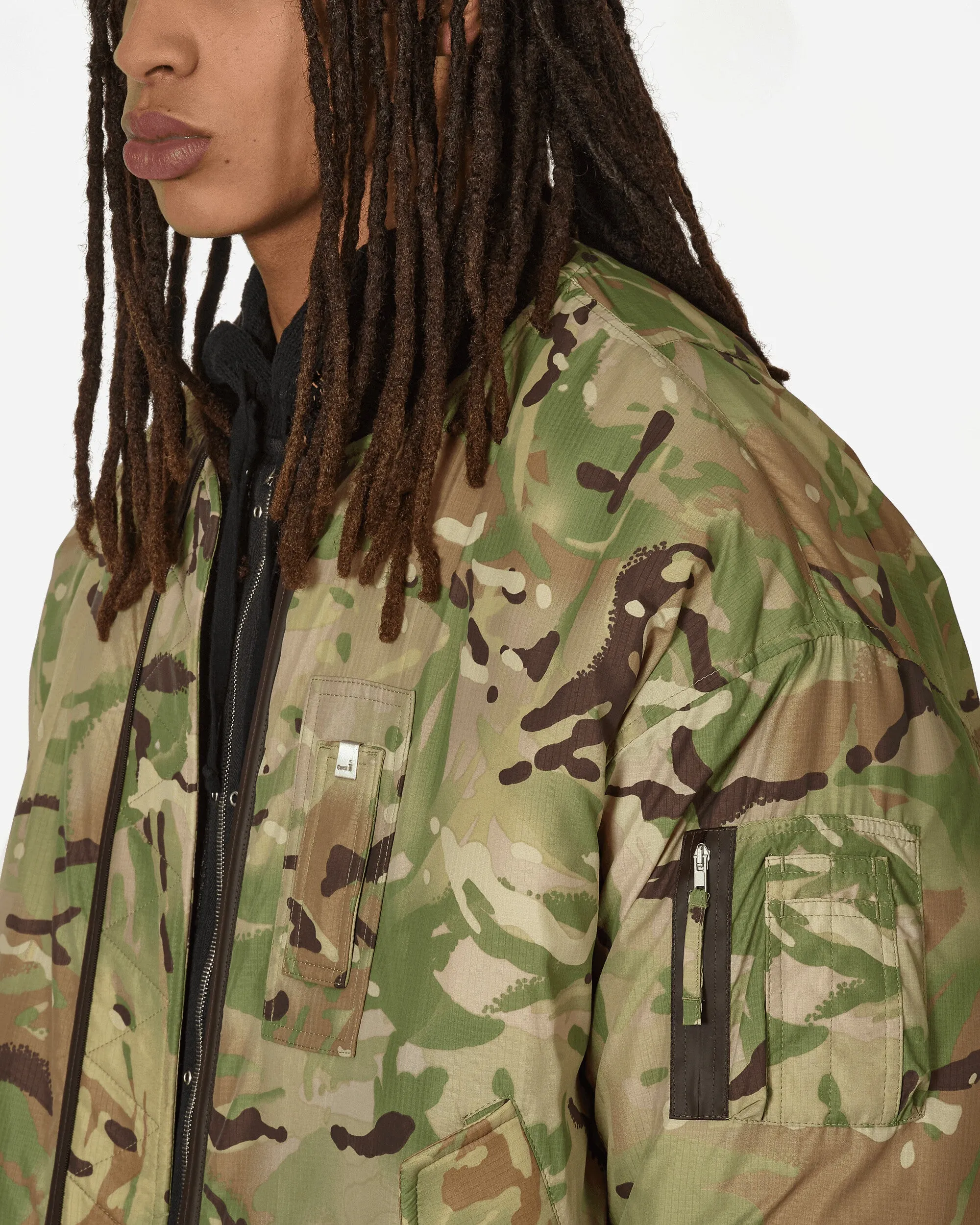 Übergroße Camouflage-Nylon-Bomberjacke in Militärgrün
