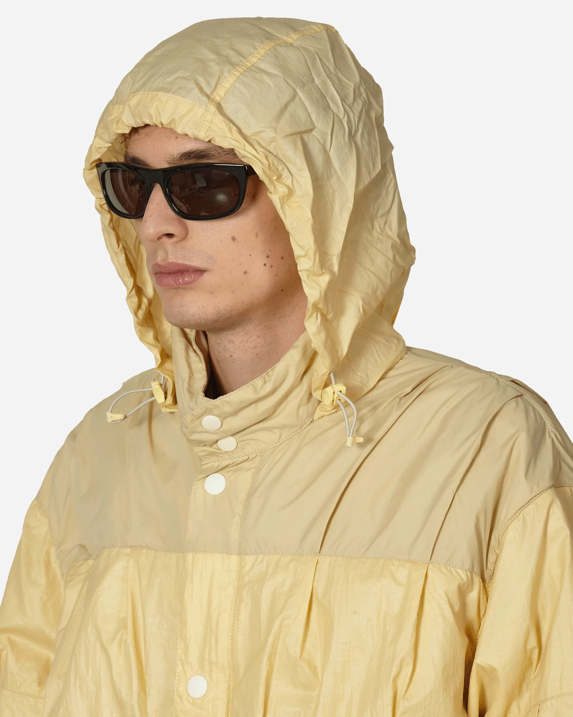 Gummierter Nylon-Puffa-Mantel in Creme
