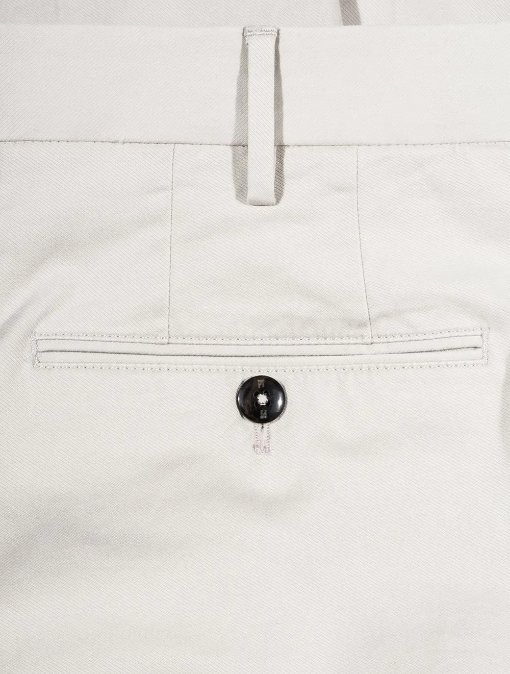 Schlanke Köper-Navy-Chinos in Putty