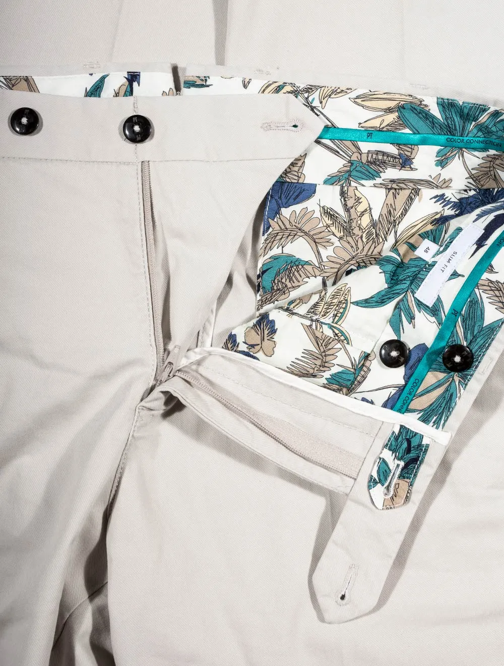 Schlanke Köper-Navy-Chinos in Putty