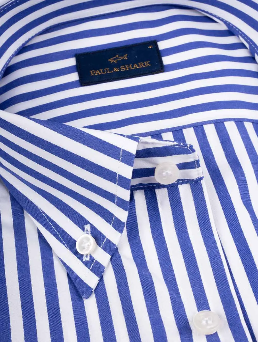 Weich fühlendes Poplin-Hemd mit Knopfleiste in Marineblau